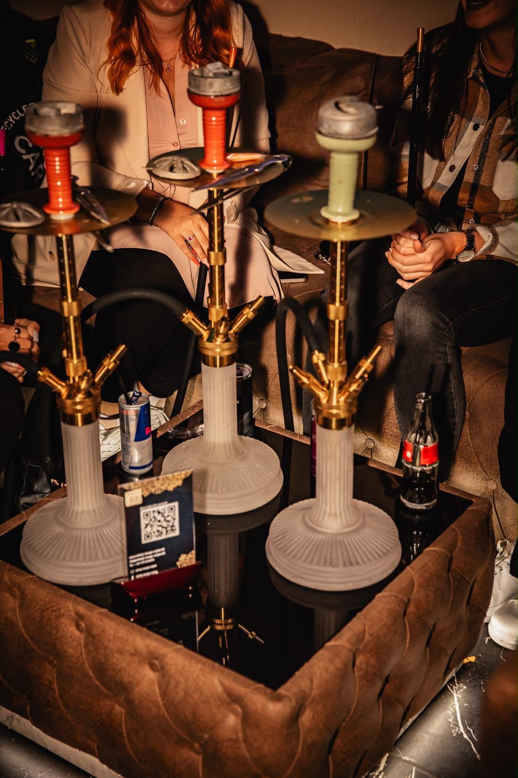Shisha Runde am Tisch